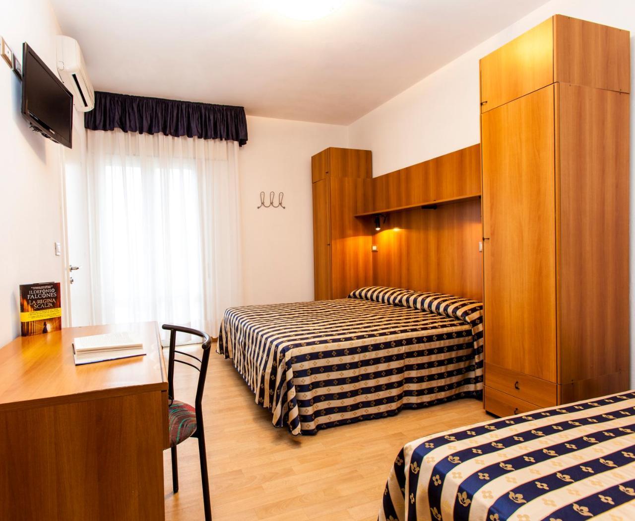 Hotel Arizona Лідо-ді-Єзоло Екстер'єр фото